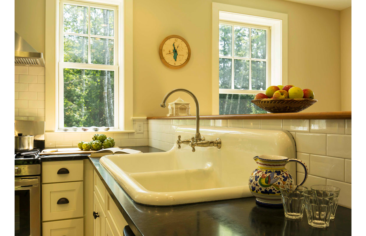 farmhouse porcelain sink